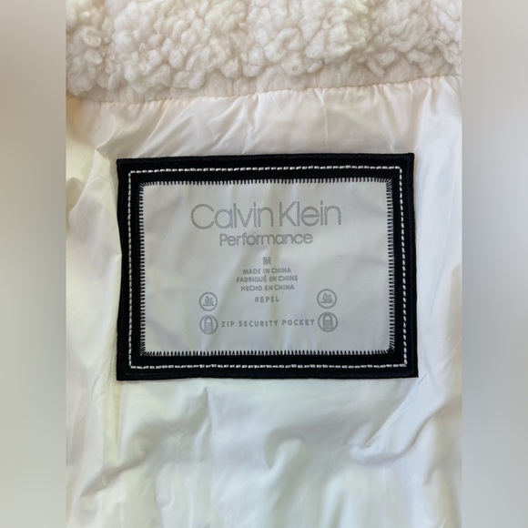 Calvin Klein performance Women’s ivory puffer vest w/ sherpa lining - Picture 4 of 6